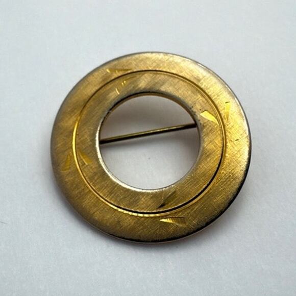 Vintage Modernist Gold Tone Brushed Annular Brooch Pin - Picture 1 of 6